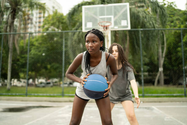 teenager girls playing basketball in their neighbourhood in brazil - basketball playing ball african descent imagens e fotografias de stock