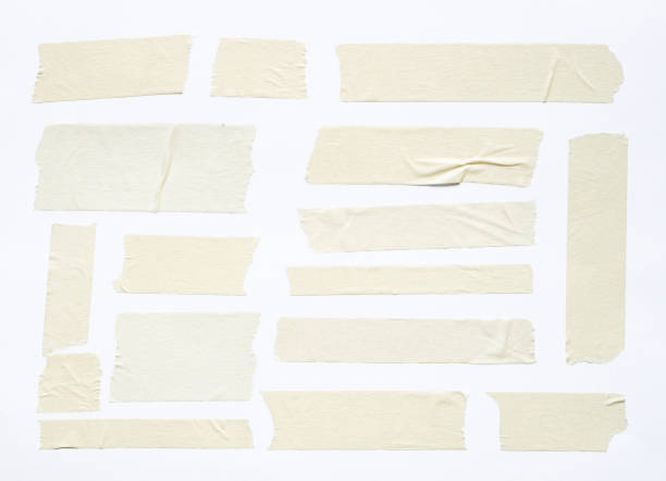 sluit omhoog van plakbandrimpel die op witte achtergrond wordt geplaatst - onderdeel van fotos stockfoto's en -beelden