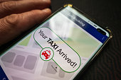 ihr-taxi-angekommen-nachricht-smartphone-bildschirm-app.jpg?b=1&s=170x170&k=20&c=sI2XavVWZNJLO9OBOmwq-vrK05Qksc6Bf-wHYogoMDA=