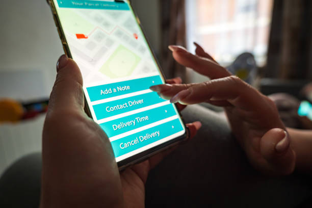 istock Male thumb finger over parcel delivery app on smartphone screen 1314983004