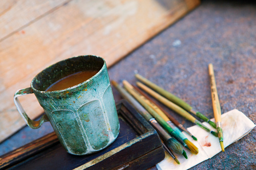 Paintbrushes with water dish