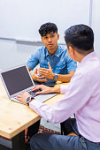asian-millennial-nimmt-an-einem-arbeitsinterview-teil.jpg?b=1&s=170x170&k=20&c=pKDrPSvvqDQfrk1Nng1ZeZJGJgRe20n-5WWf7SYnwlM=