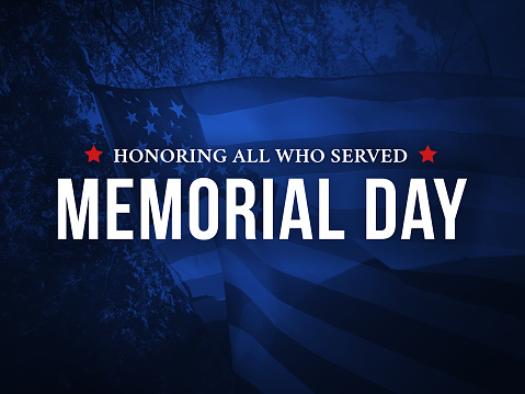Memorial Day - Honrando a todos los que sirvieron tarjeta de vacaciones con ondeando bandera estadounidense sobre fondo azul oscuro photo