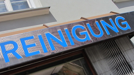 sign for professional cleaning in german (Reinigung)