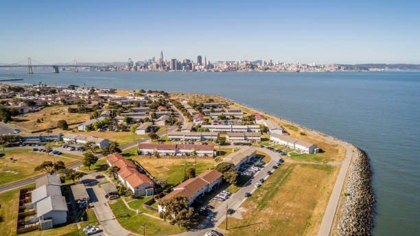 housing on treasure island san francisco bay area - bay san francisco county residential district aerial view imagens e fotografias de stock