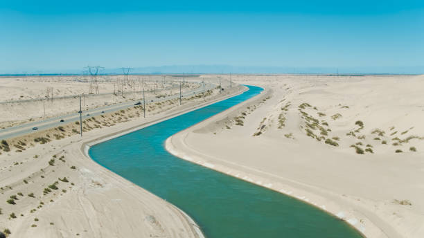 aqueduct snaking through desert - aerial - sonoran desert fotos imagens e fotografias de stock