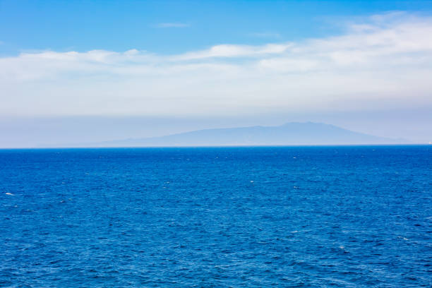 derecelendirme renkli dalga deseni ve ada niijima - deniz seviyesi stok fotoğraflar ve resimler