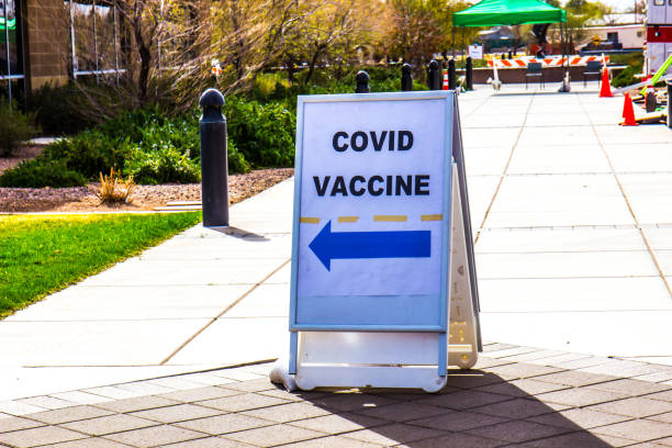 istock Covid 19 Directional Vaccine Sign 1315092872
