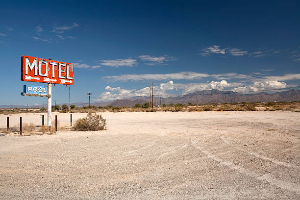 tempo perdido motel - sign old fashioned motel sign retro revival imagens e fotografias de stock