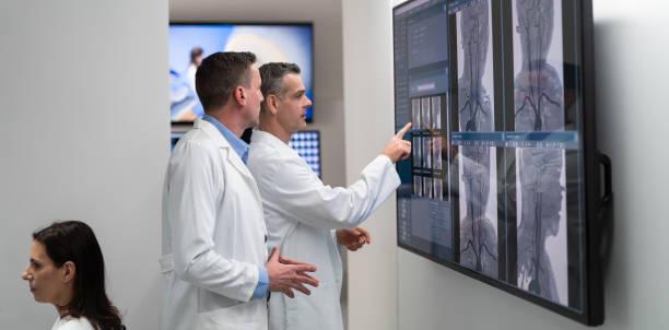 doctors consult over an mri scan - research medical student doctor clinic imagens e fotografias de stock