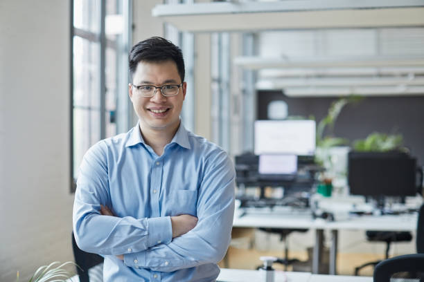 istock A businessperson standing at modern workplace. 1315131295