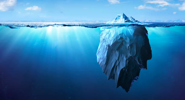 iceberg - pericolo sottomarino - concetto di riscaldamento globale - rendering 3d - vista subacquea foto e immagini stock