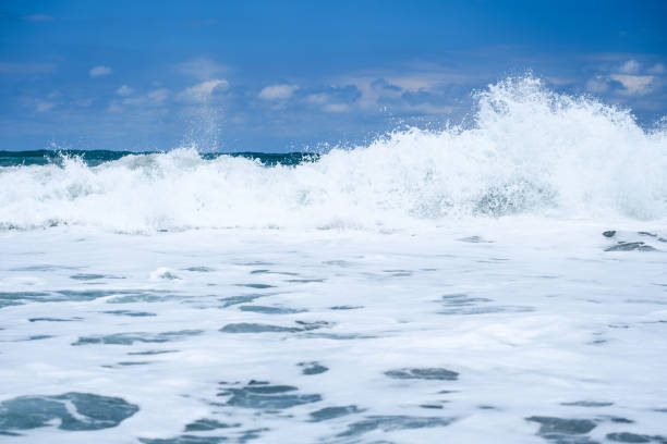 istock Wave Breaking in the Distance/on the Horizon 4 1315171994