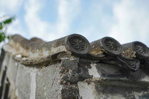 istock Old house eaves tiles moss 1315173368