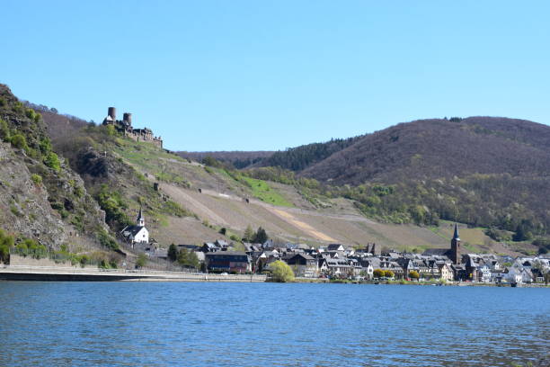 istock Mosel between Kattenes and Alken 1315187594
