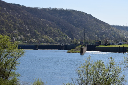 dewatering waves at river lock Schleuse Lehmen