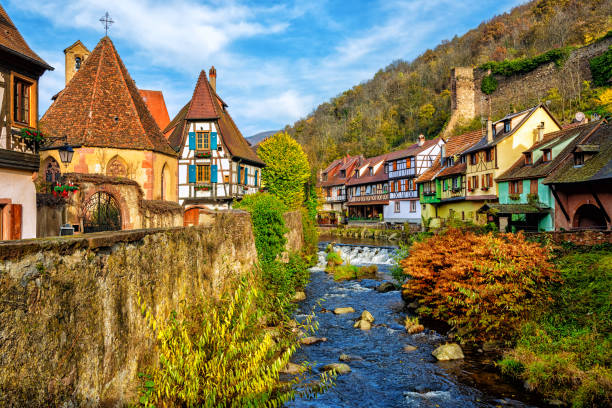 kaysersberg in alsace, one of the most beautiful villages of france - haut rhin imagens e fotografias de stock