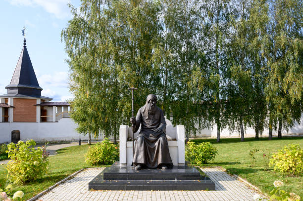 monument to job, the patriarch of moscow in staritsky holy dormition monastery - jó imagens e fotografias de stock