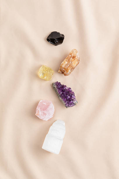 Healing reiki chakra crystals. Gemstones for wellbeing, destress, meditation, relaxation Healing reiki chakra crystals over fabric background. Gemstones for wellbeing, harmony, meditation, relaxation, metaphysical, spiritual practices. Energetical power concept crystal altar stock pictures, royalty-free photos & images