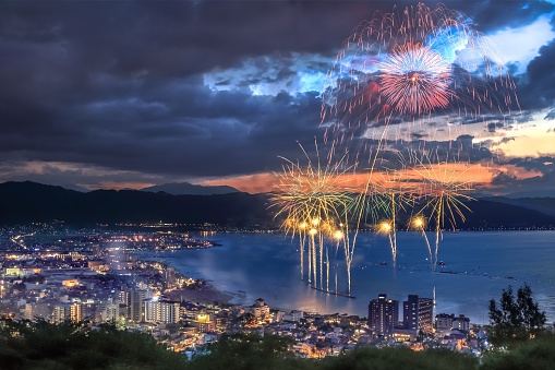This is the photograph of the fireworks of Suwako Lake Fireworks Festival in Nagano prefecture, Japan.\nThis festival which 40,000 fireworks are set off is well know in this country, about 500,000 people come to see this fireworks every year.