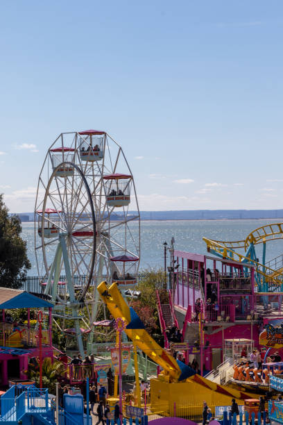 саутенд на море - blackpool pier стоковые фото и изображения