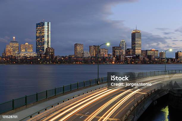 Boston W Nocy Z Cambridge - zdjęcia stockowe i więcej obrazów Boston - Stan Massachusetts - Boston - Stan Massachusetts, Most - Konstrukcja wzniesiona przez człowieka, Back Bay - Boston