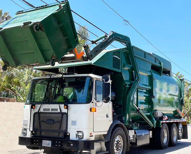 Garbage Truck Ca Weekly trash removal in Ca industrial garbage bin photos stock pictures, royalty-free photos & images