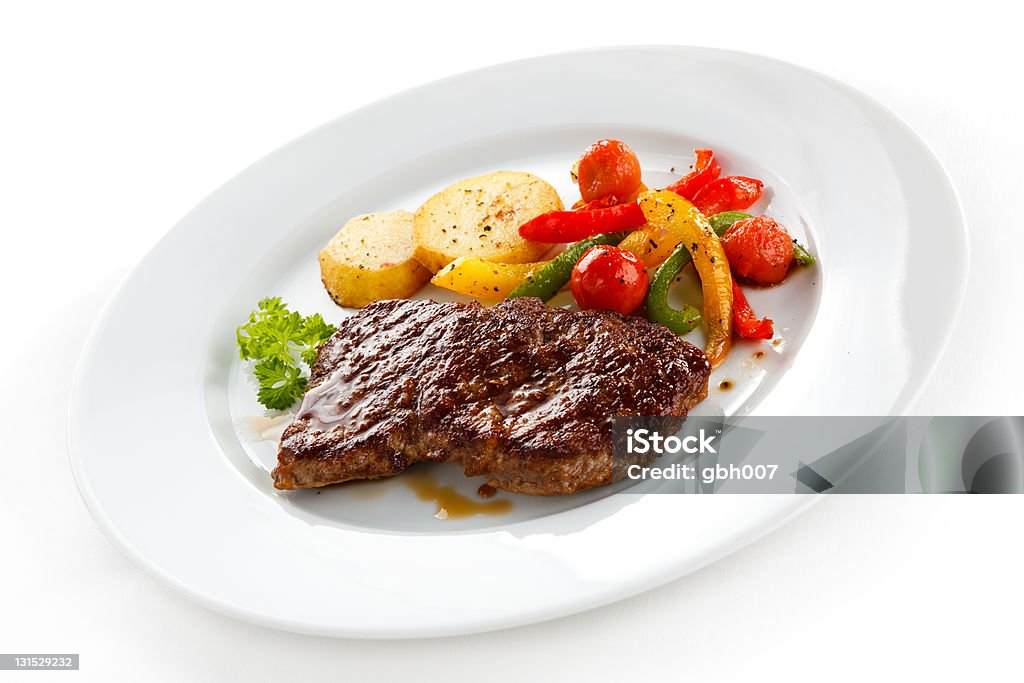 Carne a la parrilla y verduras - Foto de stock de Alimento libre de derechos
