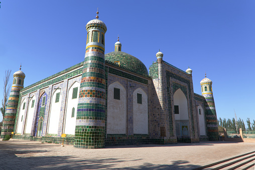 The Apakh Hoja Mazar (the Fragrant Concubine Tomb) is in Aizrete Village, it is 5 km far away from Kashgar. It was built in 1640, The Apakh Hoja Mazar is an Islamic Hoja (sages’ descendents) mausoleum with the biggest scale and great influence in the territory of Xinjiang. The legend goes that fragrant concubine of the emperor Qianlong during the Qing Dynasty was buried here, thus the structure is also called Fragrant Concubine’s Tomb.