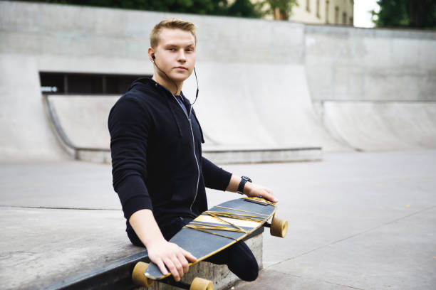istock Young handicapped guy with a longboard in a skatepark 1315358781