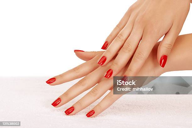 Vermelho As Unhas - Fotografias de stock e mais imagens de Adulto - Adulto, Beleza, Beleza natural - Pessoas