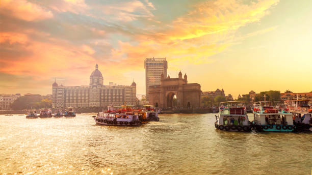 bellissima vista del tramonto della porta dell'india - mumbai foto e immagini stock