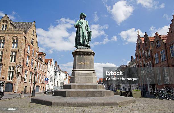 Estátua De Jan Van Eyck - Fotografias de stock e mais imagens de Bruges - Bruges, Bélgica, Casa