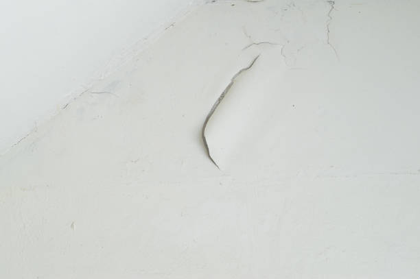 istock Background texture of old white painted wall skin peeling off 1315567700