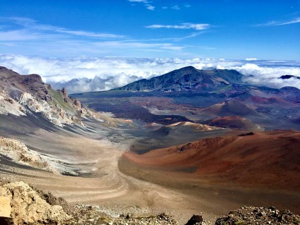 haleakala crater, haleakala national park - haleakala crater imagens e fotografias de stock