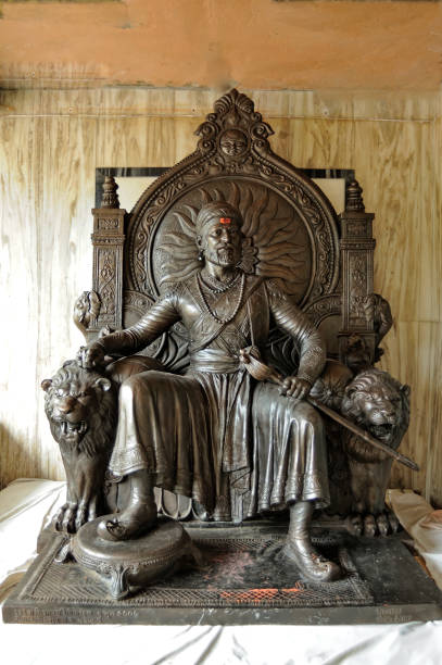 statue of maratha king shivaji maharaj - maratha imagens e fotografias de stock