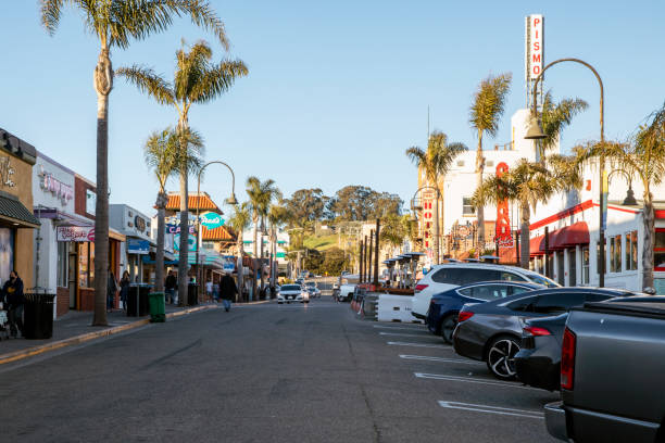 istock Pismo Beach Street Shops 1315696754