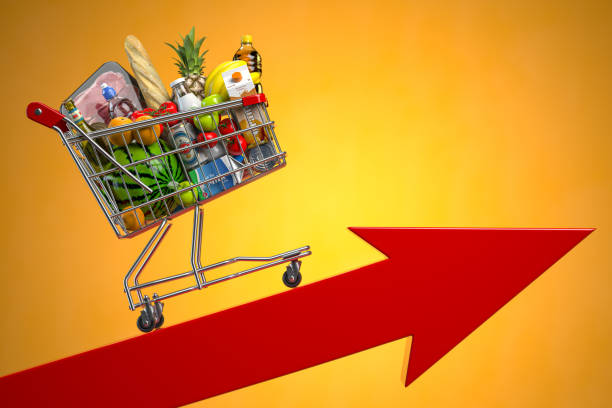 インフレ、食品販売の成長、市場バスケットの成長、または消費者物価指数の概念。矢印に食べ物が付いた買い物かご。 - consumerism ストックフォトと画像