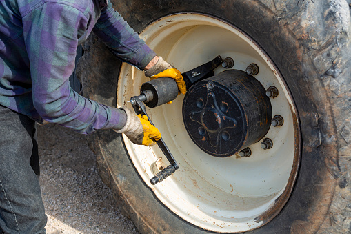 Repairing the tire of a large construction machine