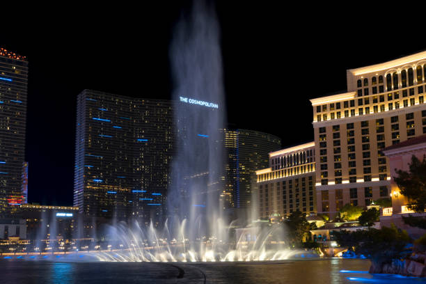 fontane di bellagio, las vegas, nv - the cosmopolitan of las vegas foto e immagini stock