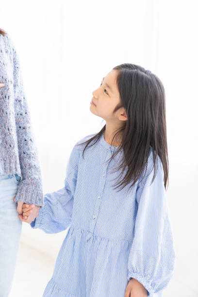 istock daughter , mother , Hold hands 1315744869
