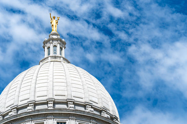 Wisconsin State Capitol Building - Madison, WI Wisconsin State Capitol Building on a sunny spring day wisconsin state capitol building stock pictures, royalty-free photos & images