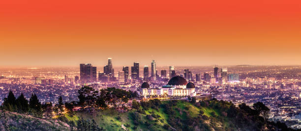 los angeles griffith observatory sonnenuntergang - panamint range stock-fotos und bilder