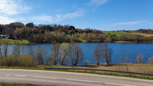 piękny widok na jezioro na kaszubach - chmielno zdjęcia i obrazy z banku zdjęć