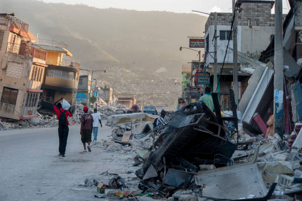 danos causados por terremotos em porto príncipe, haiti - haiti - fotografias e filmes do acervo