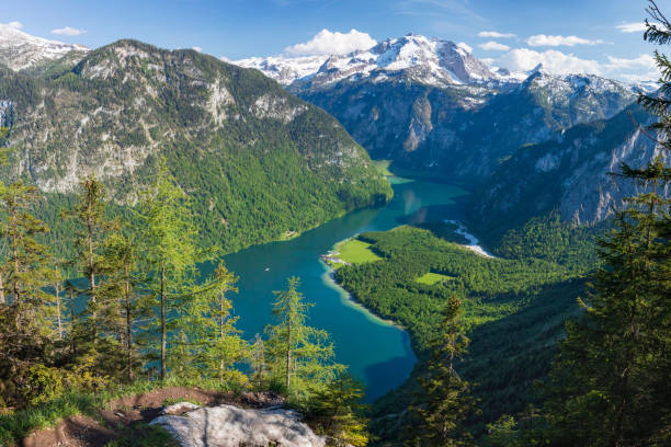 aerial view to lake königssee - alps - koenigsee imagens e fotografias de stock