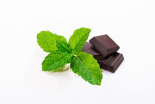 Dark chocolate with fresh mint