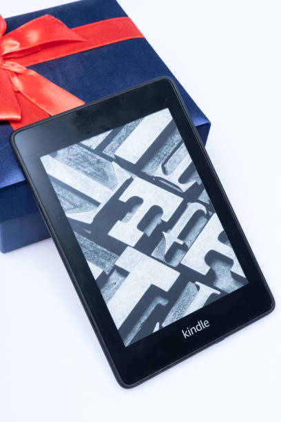 amazon kindle paperwhite 2019 - kindle paperwhite photos et images de collection