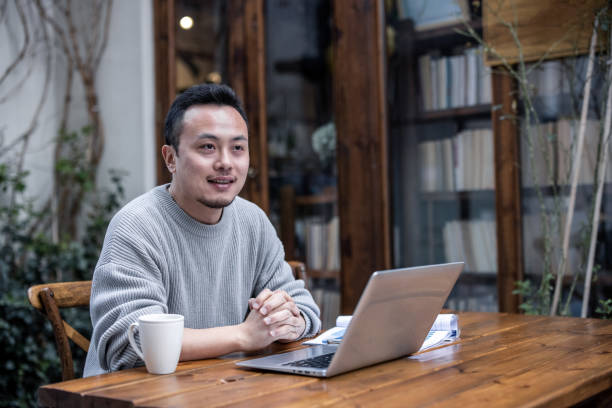 istock Asian  businessmen work in outdoor cafes 1315956684