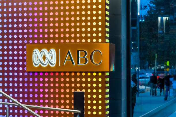 le panneau à l’entrée du bâtiment abc southbank - abc photos et images de collection